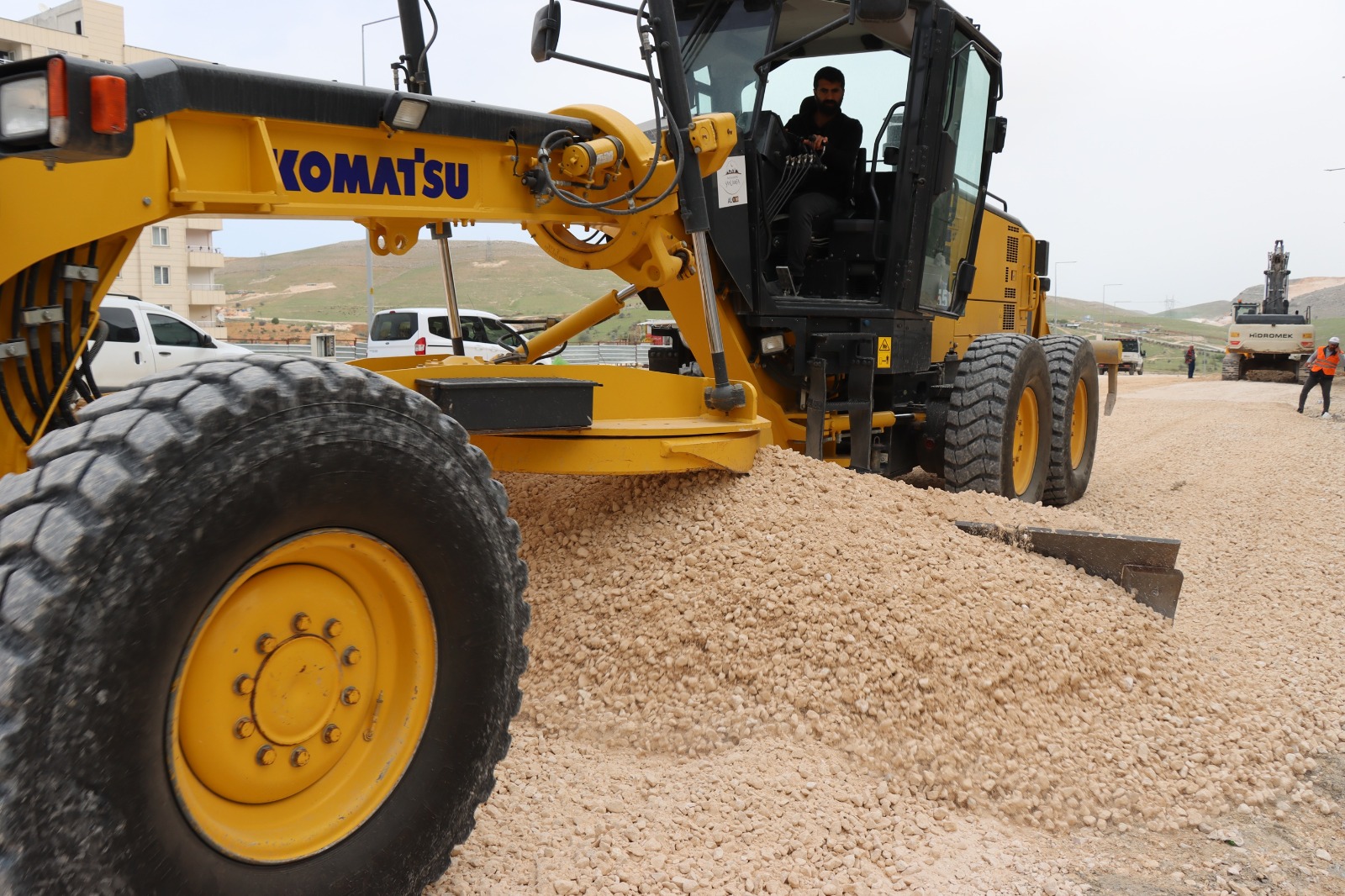 Suruç’ta sıcak asfalt çalışmaları devam ediyor