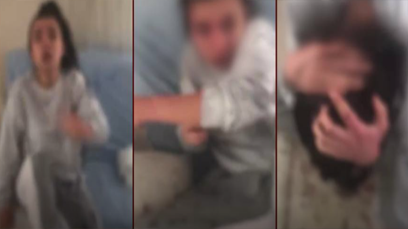 Darbettiği kız kardeşinin üzerine kaynar su döküp özür diletti
