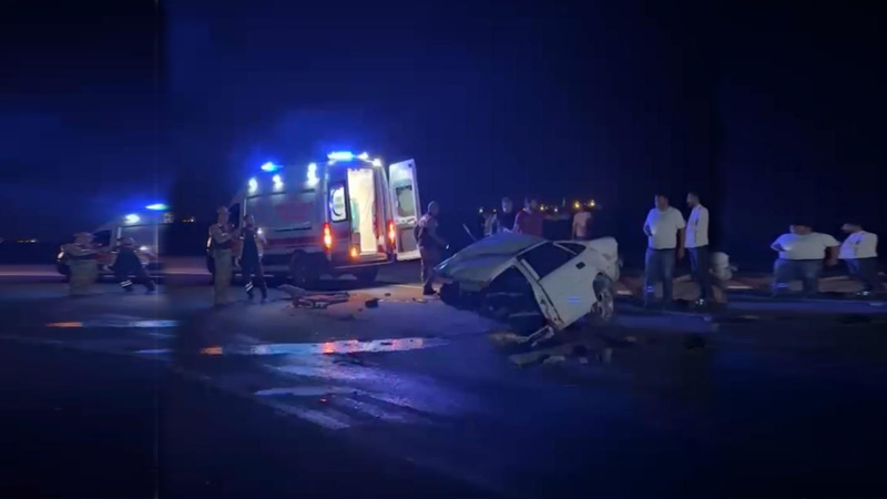 Şanlıurfa'da Feci Kaza: Otomobil Tıra Çarptı, 1 Kişi Hayatını Kaybetti, 1 Yaralı