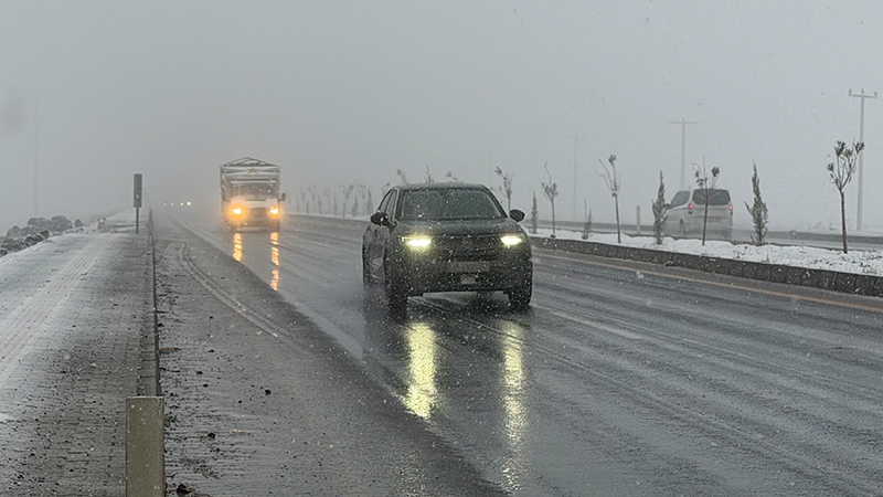 Siverek’te beklenen kar yağışı başladı