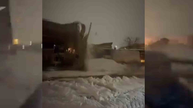 Siverek’te karın ağırlığına dayanamayan sundurmalar çöktü