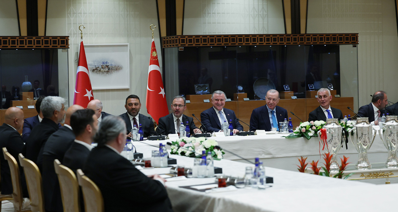 Cumhurbaşkanı Erdoğan, Süper Lig’e yükselen 3 futbol takımını kabul etti