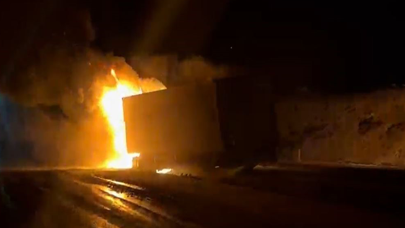 Siverek'te Tır yangını: Sürücü son anda kurtuldu!