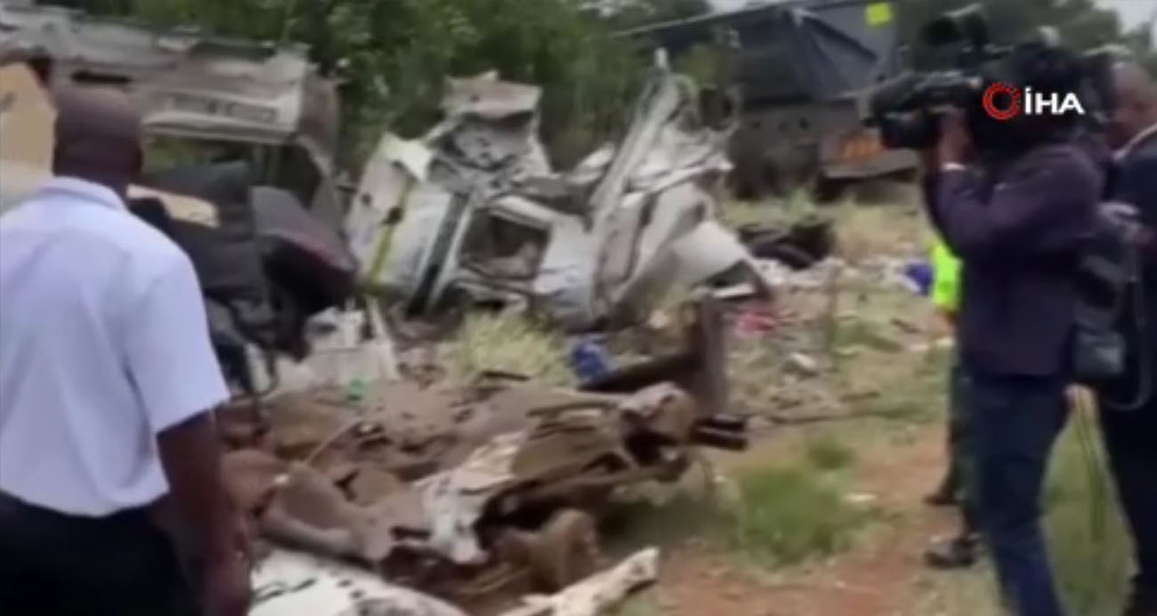 Güney Afrika'da okul servisi kamyonla çarpıştı