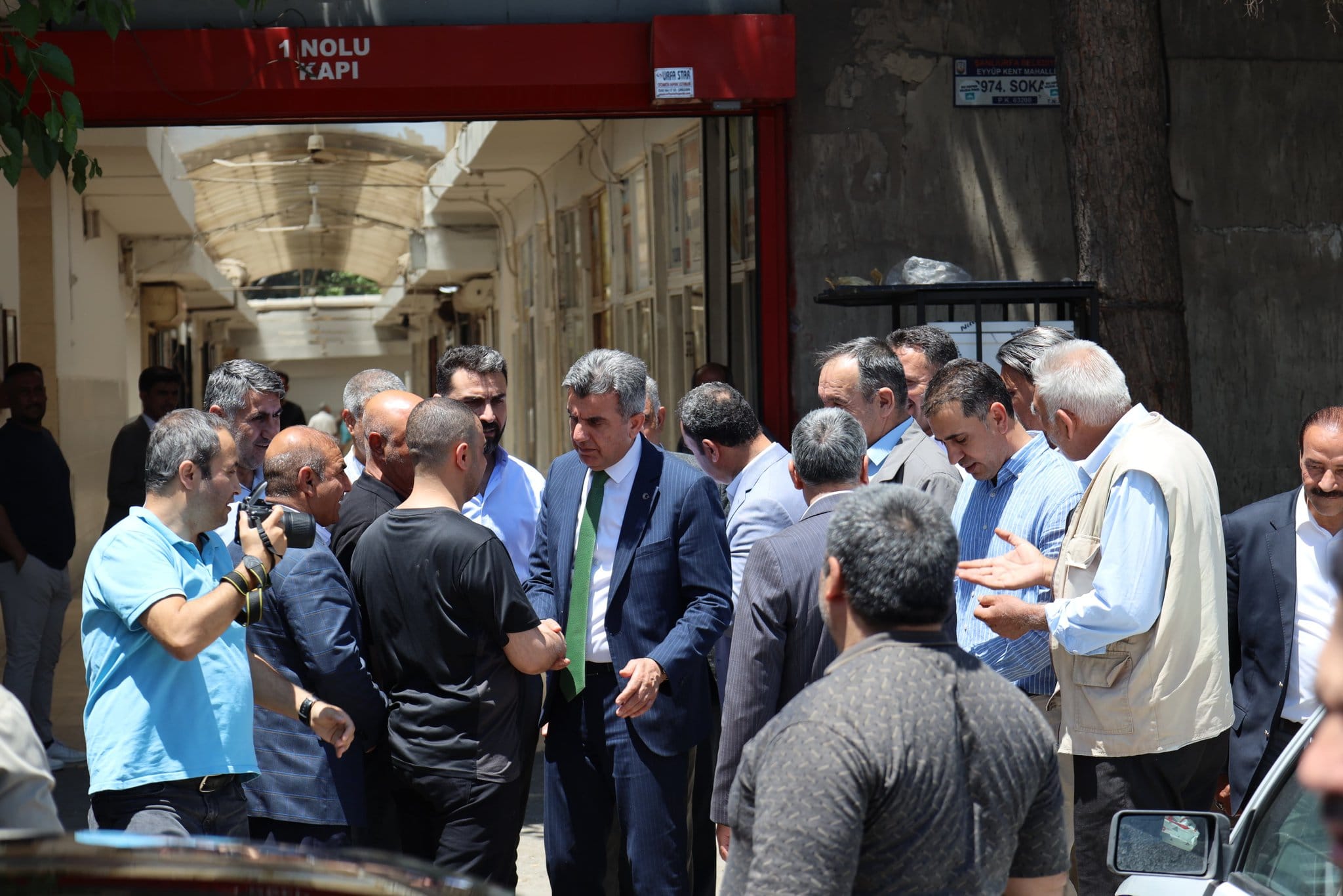 Ak Parti Il Başkani Günbegi buğday pazari esnaflarini ziyaret etti