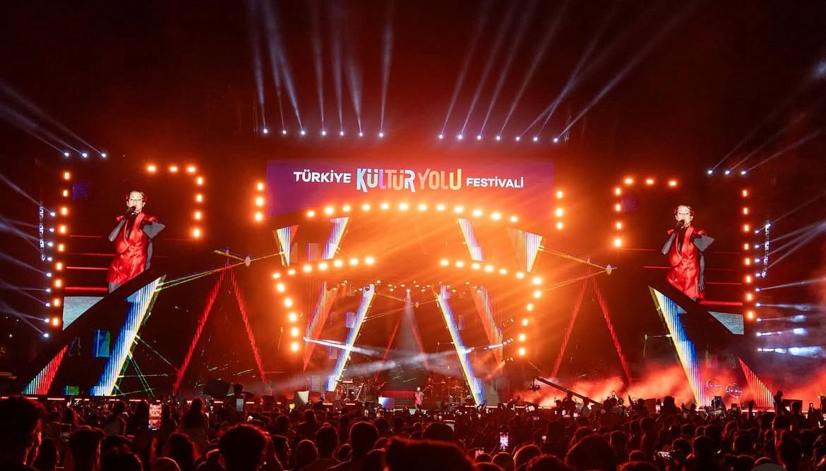 Şanlıurfa’daki Kültür Yolu Festivali olaylı başlayıp olaylı bitti.
