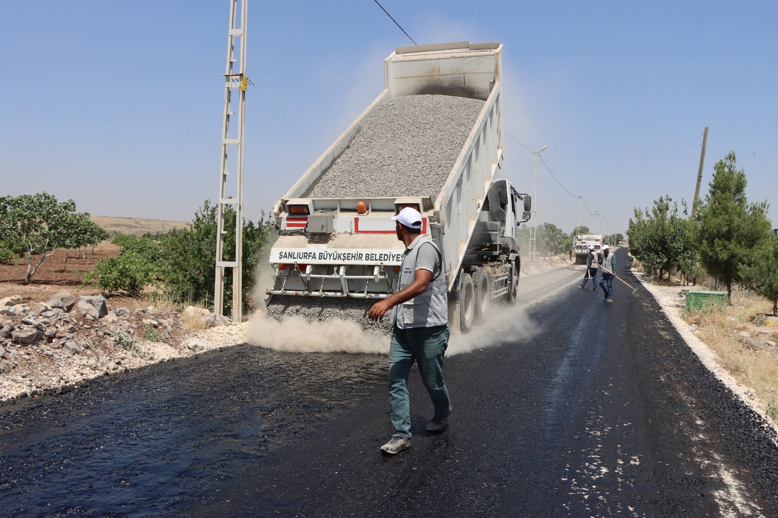 Büyükşehir, Karaköprü’nün kırsal yollarını yeniliyor