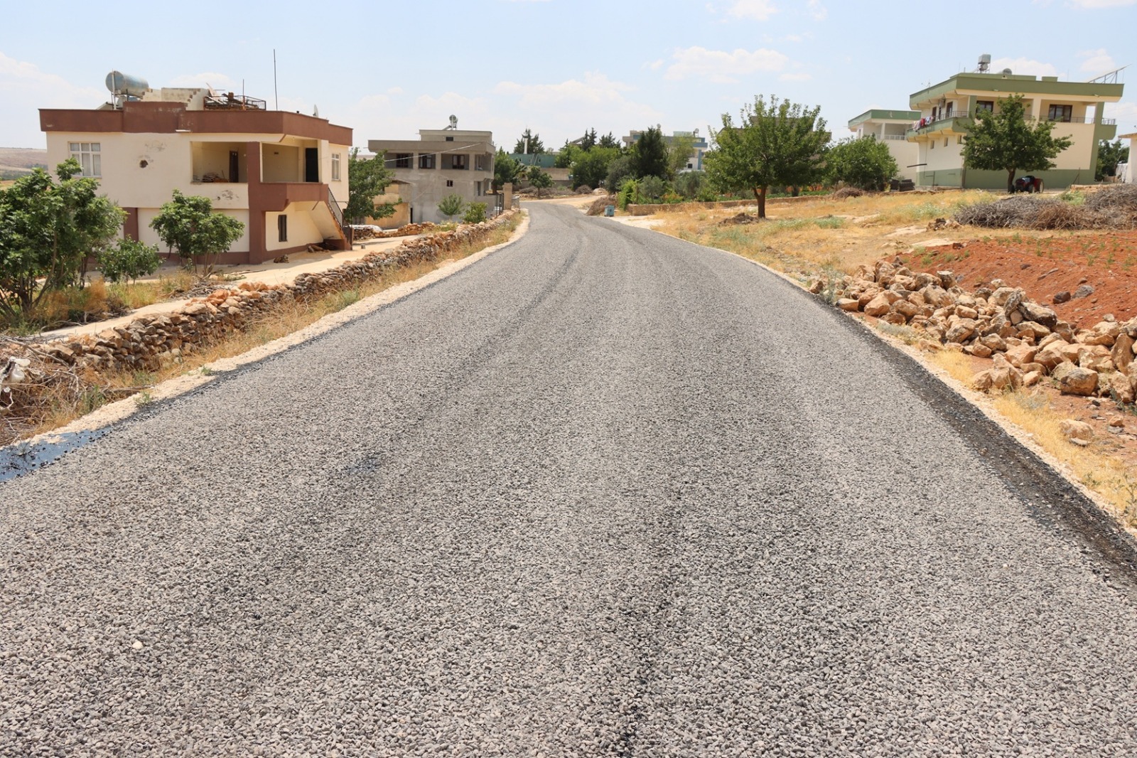 Bozova’da 6 Mahalleyi Birbirine Bağlayan Yol Asfaltlandı
