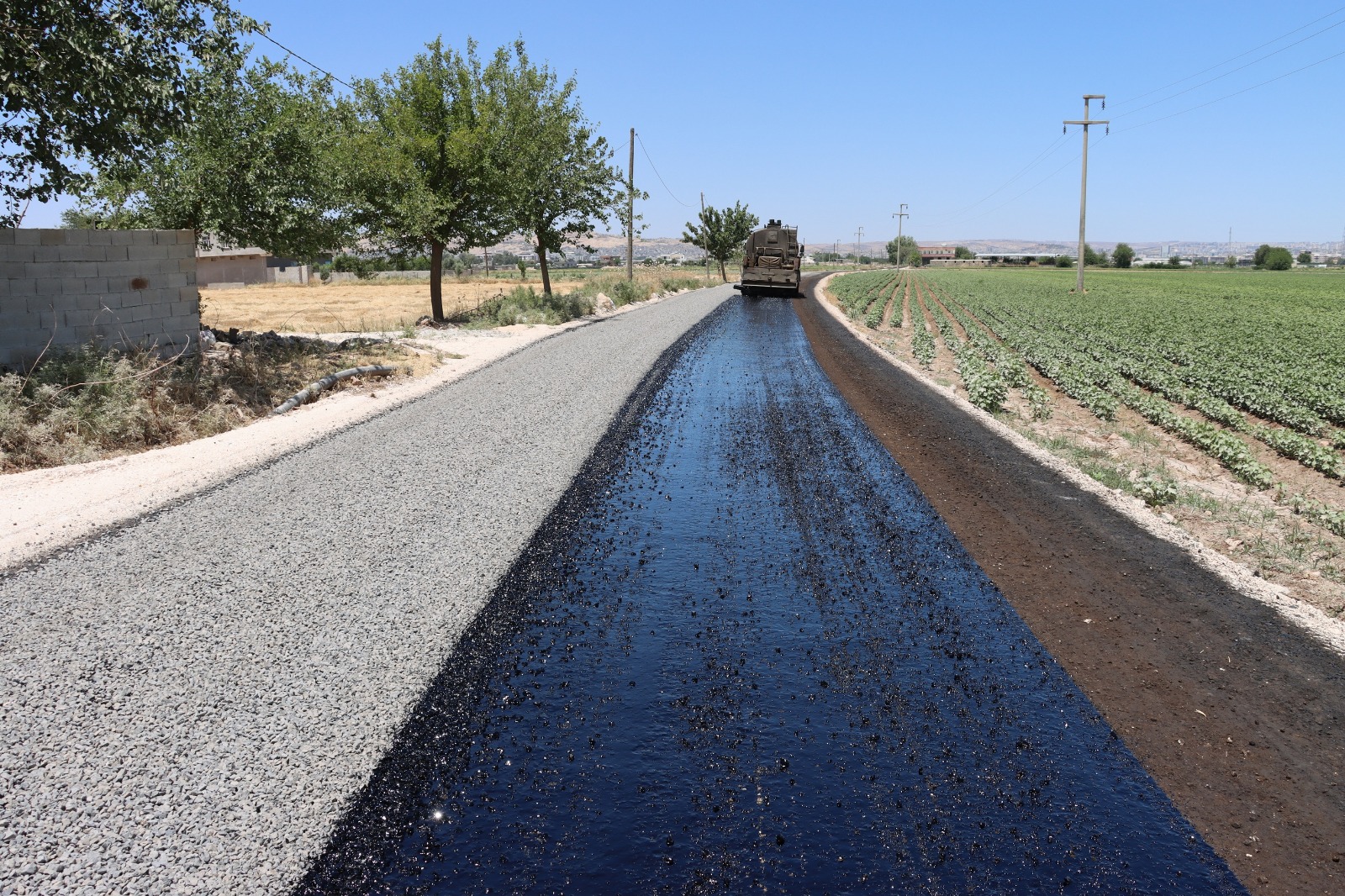 Şanlıurfa’da Kırsal Yollar Yenileniyor, Ulaşım Güçleniyor