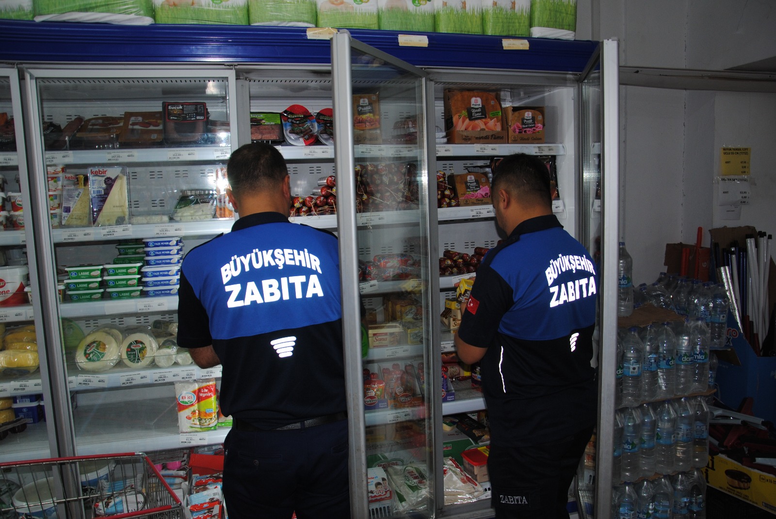 Büyükşehir Zabıtası, Sağlıksız Ürünlere Geçit Vermiyor