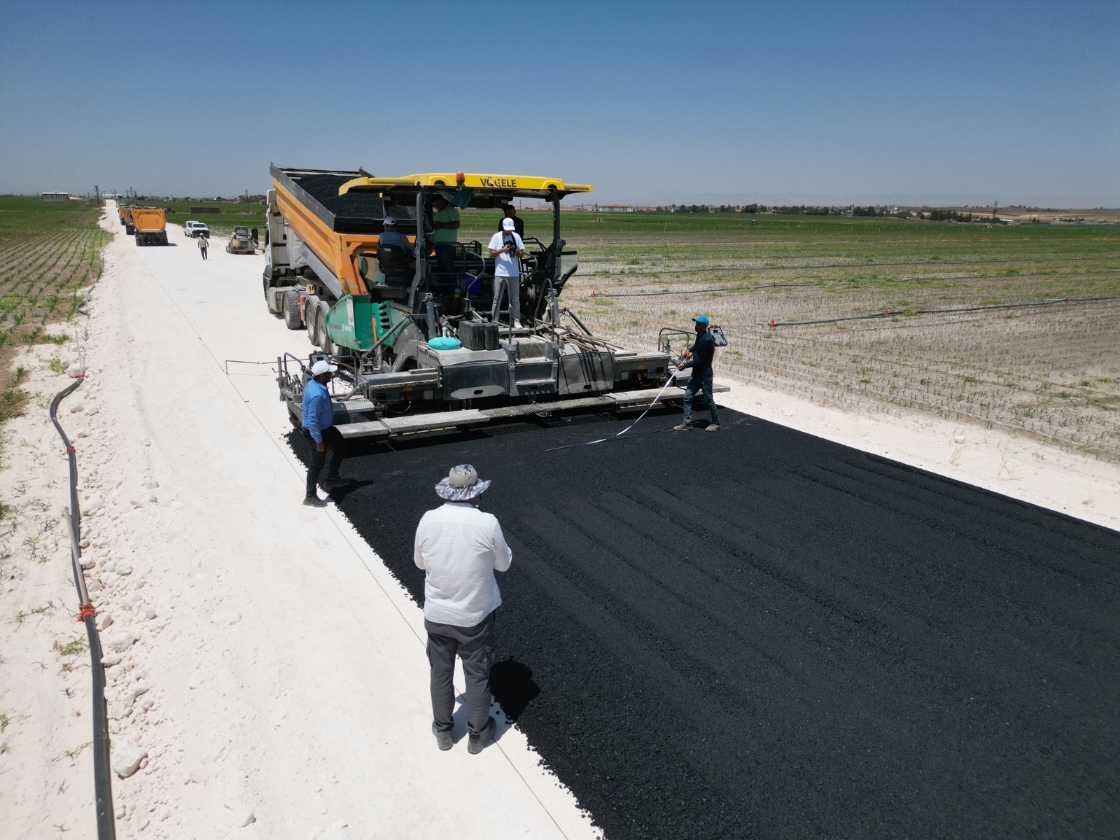 Ceylanpınar Kırsalındaki Yollar Sıcak Asfaltla Konforlu Hale Geliyor
