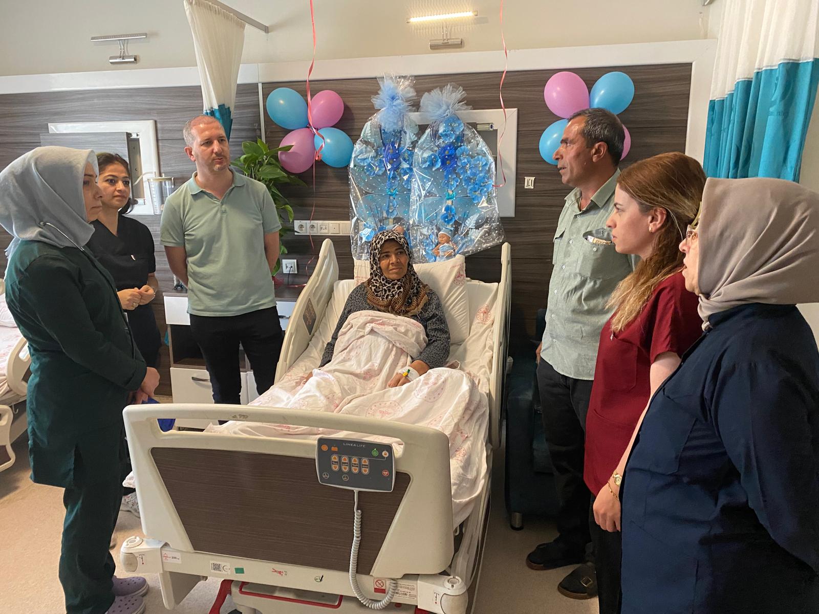 Şanlıurfa’da Hem Yaşı Hem İkizleriyle Şaşırttı! 53 Yaşında İkiz Bebek Doğurdu