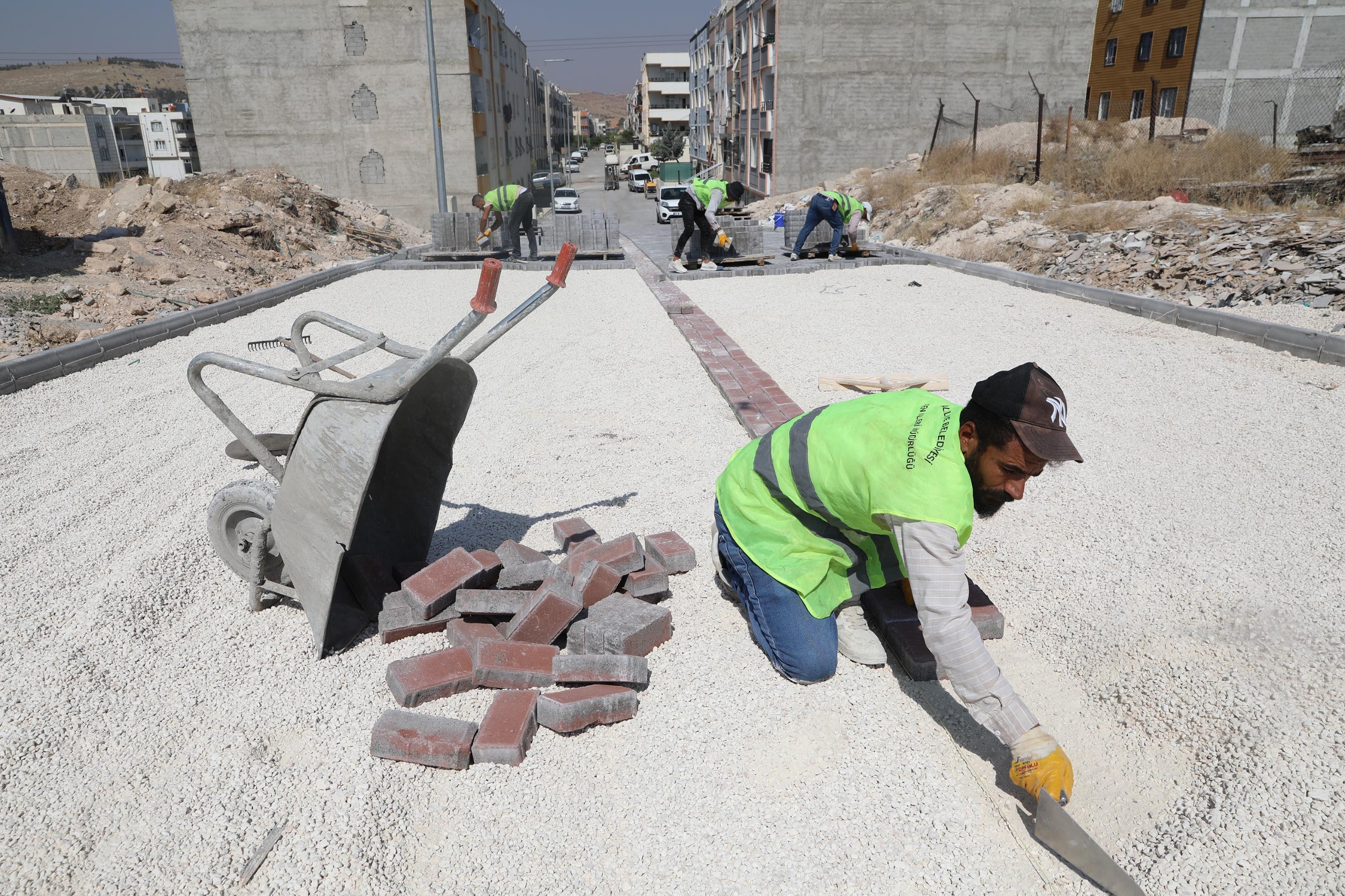 Haliliye’de Parke Döşeme Seferberliği Devam Ediyor