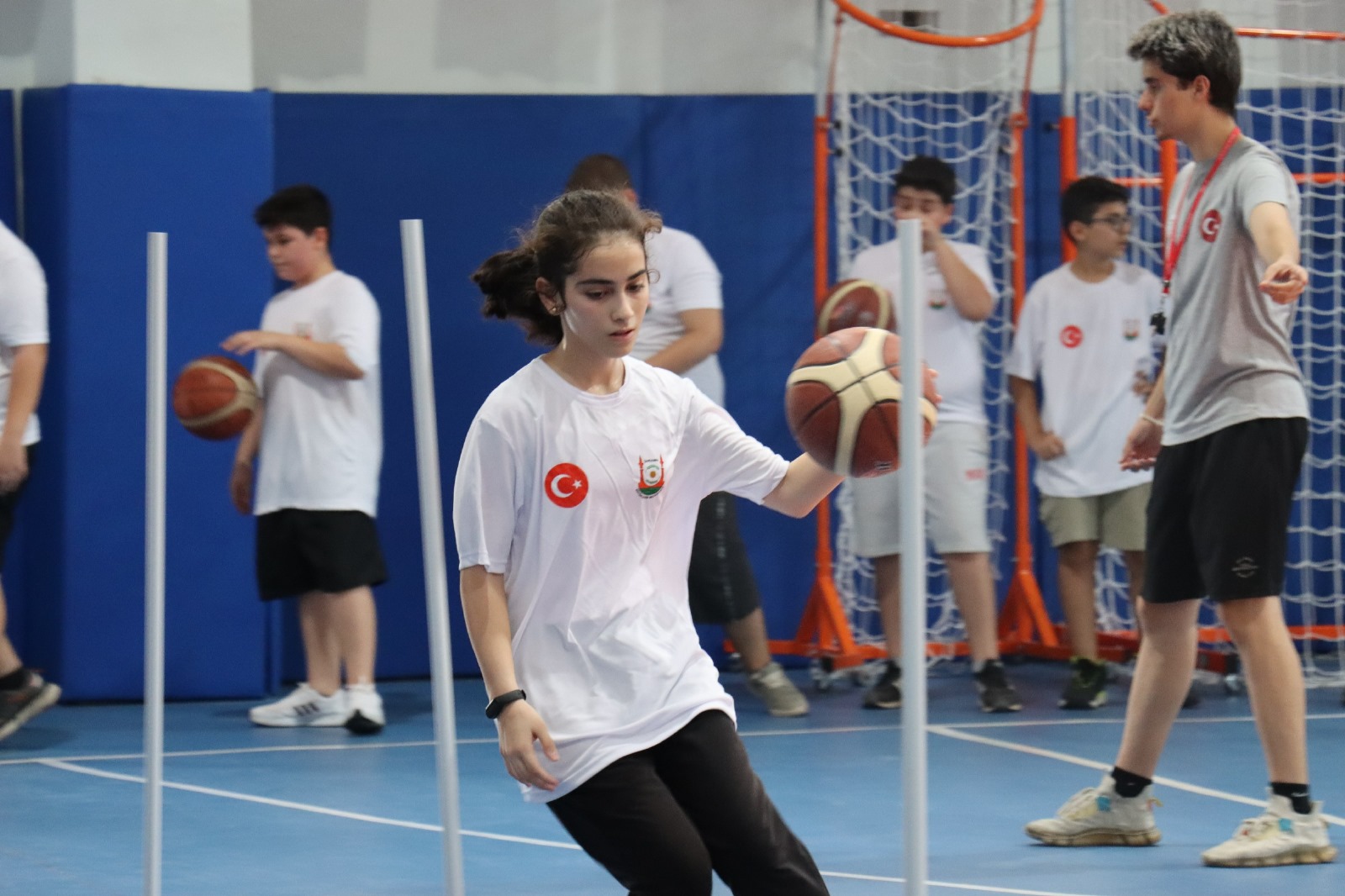 Şanlıurfa'da Çocuklara Profesyonel Basketbol Eğitimi