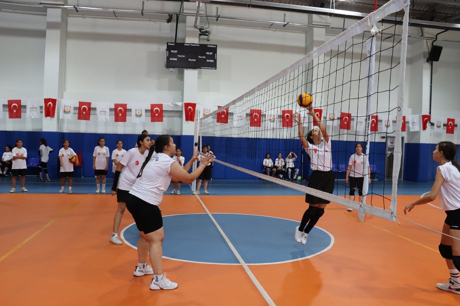 Şanlıurfa'da Kız Çocuklarından Voleybol Kursuna Yoğun İlgi