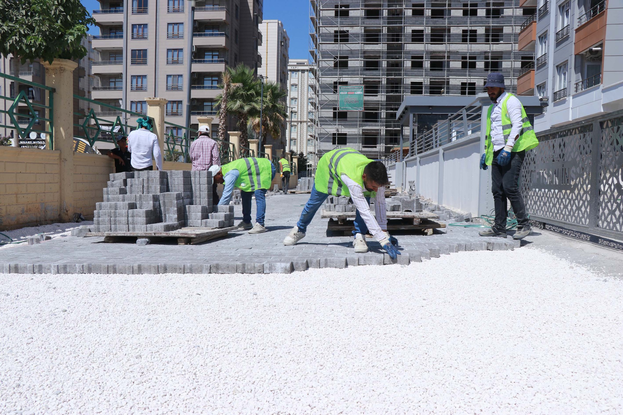 Haliliye Belediyesi'nden 3 Mahallede Hummalı Üstyapı Çalışması