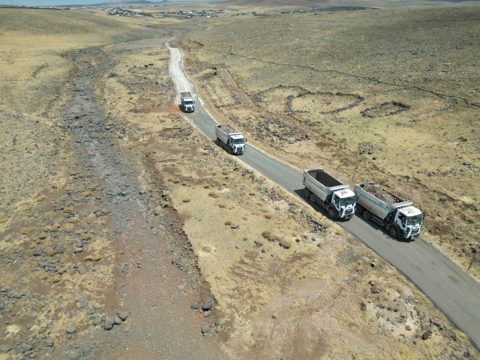 Siverek’te 6 Kilometrelik Yol Betonla Yenilenecek