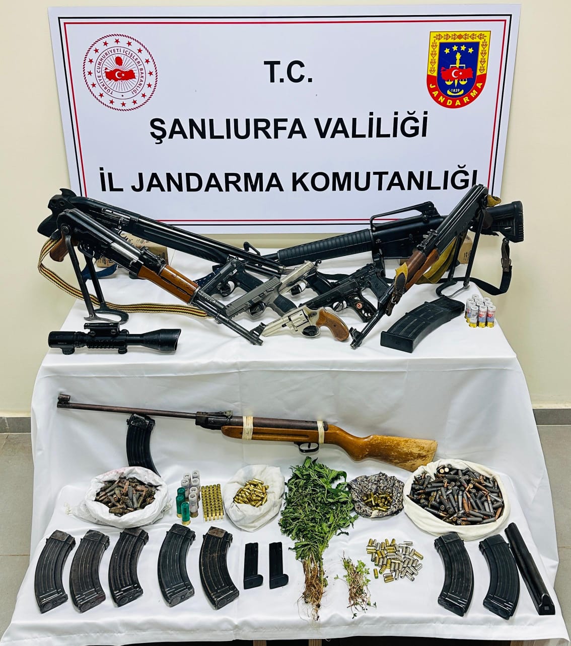 Şanlıurfa’da Jandarmadan Silah ve Uyuşturucu Operasyonu
