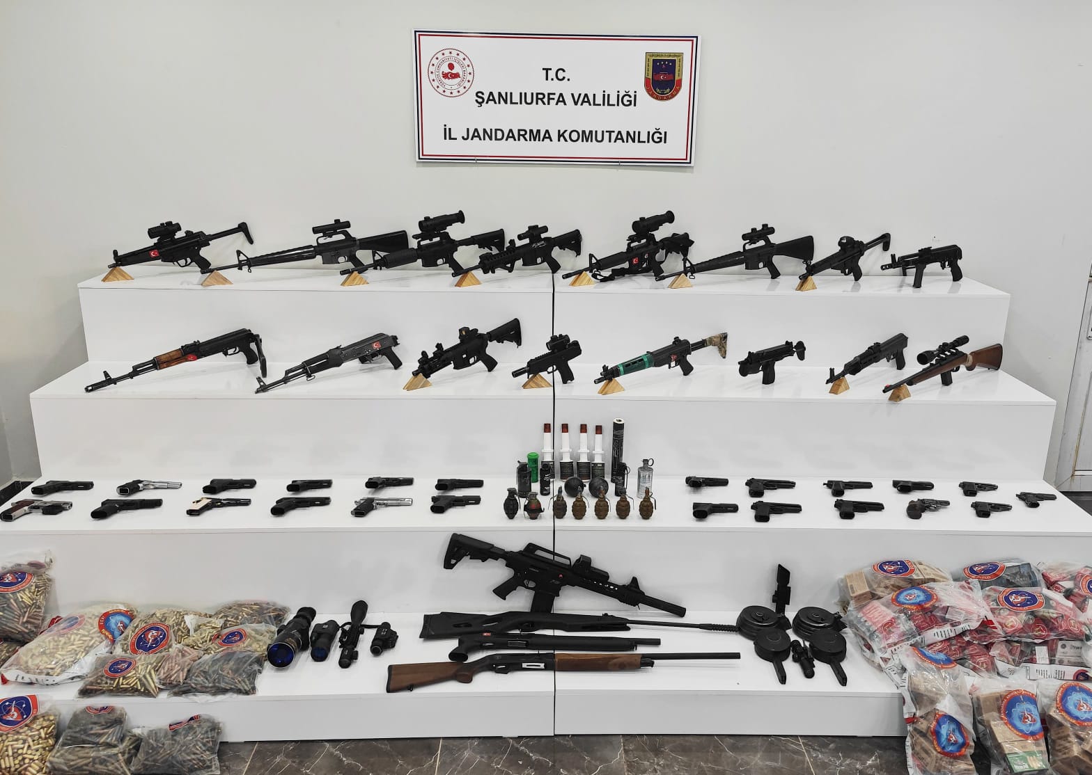 Viranşehir’de cephanelik ele geçirildi