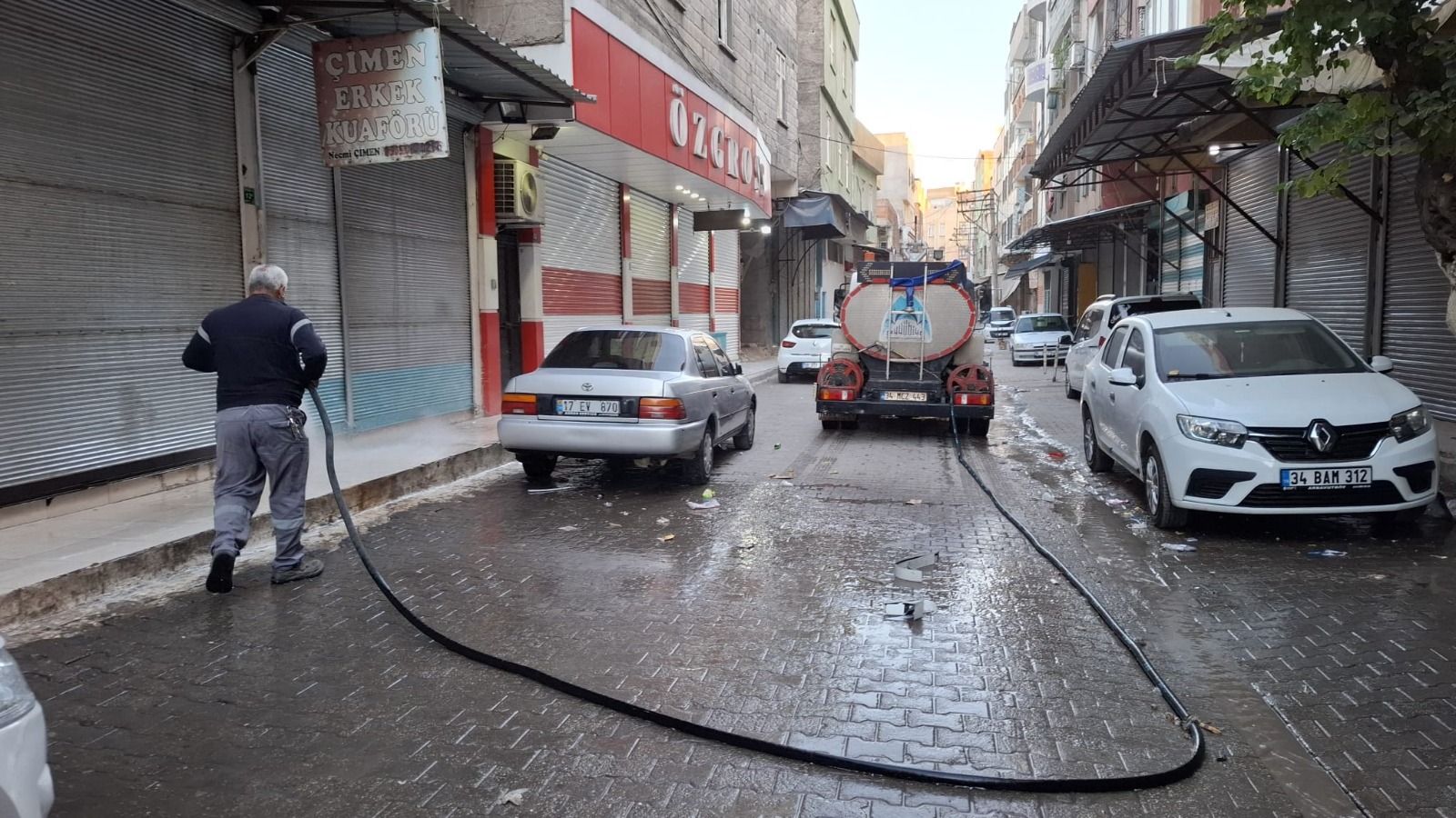 Temizlik Ekibi, Eyyübiye’yi Baştan Aşağı Temizliyor