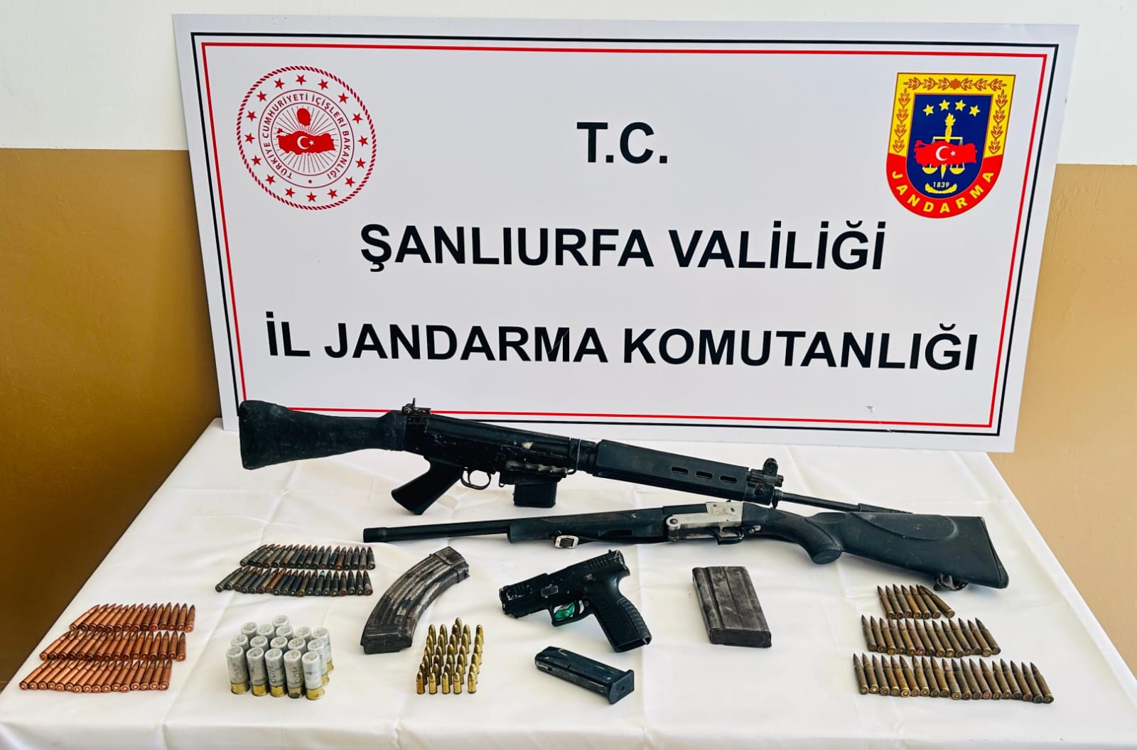 Bozova’da ruhsatsız silah operasyonu