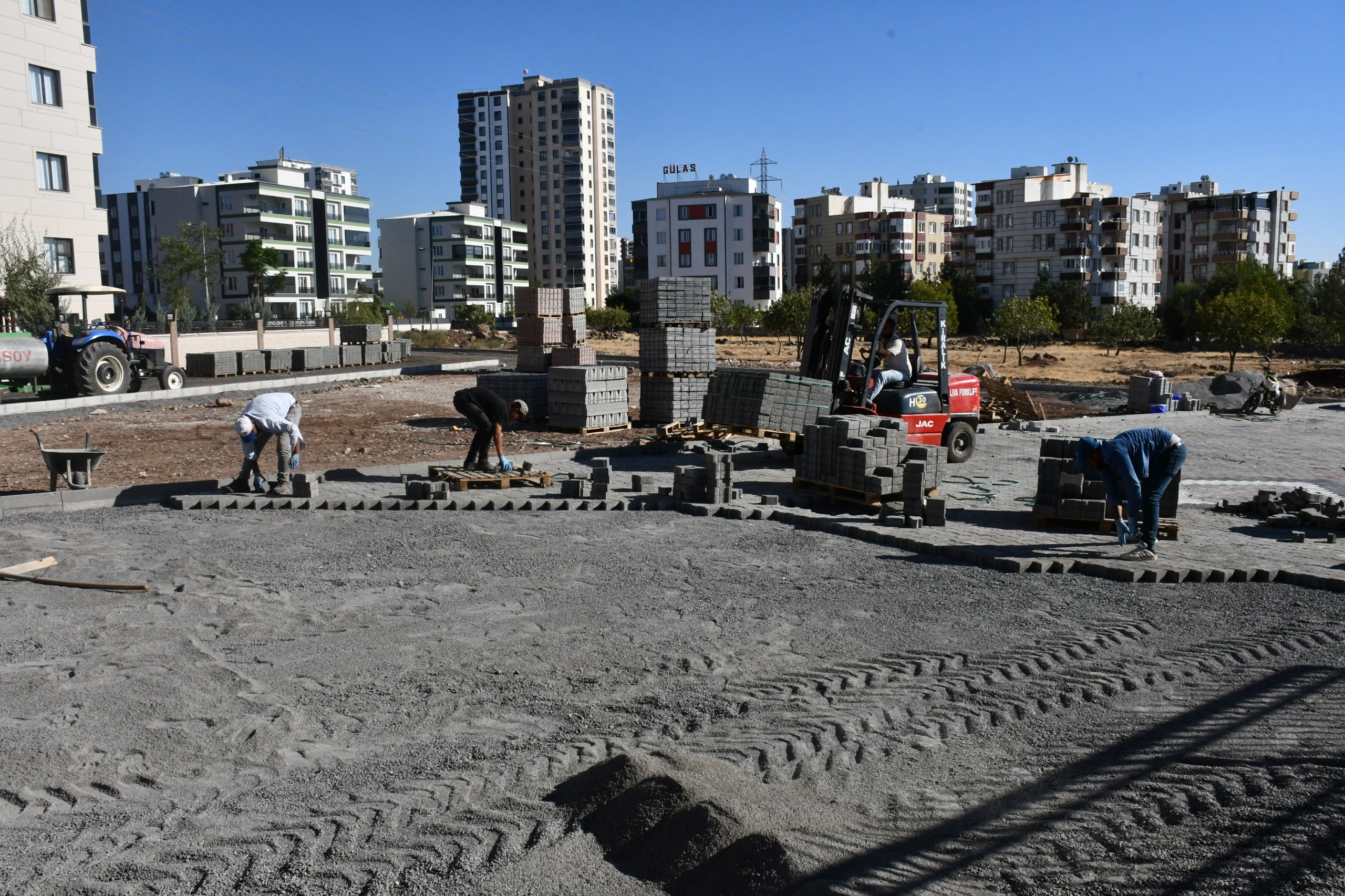 Siverek Belediyesi üstyapı çalışmalarını sürdürüyor