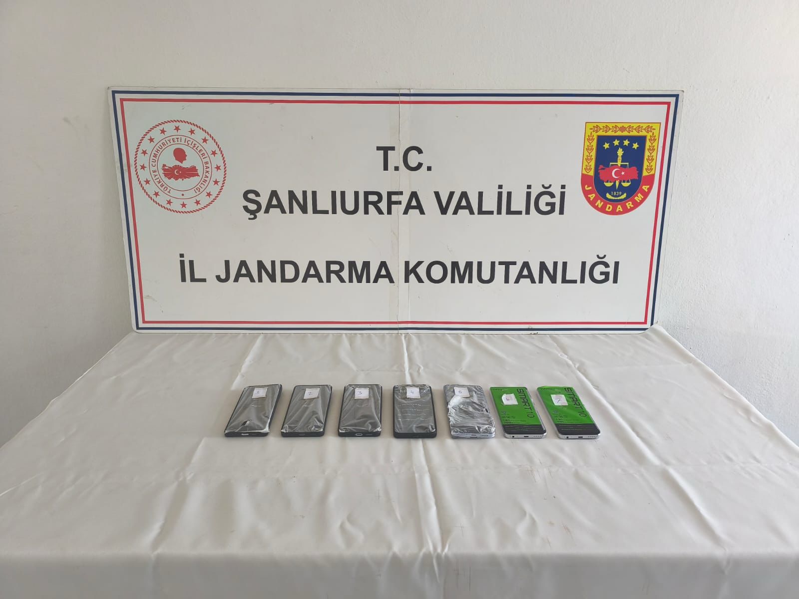 Birecik’te Yol Kontrolünde Kaçak Telefon Operasyonu