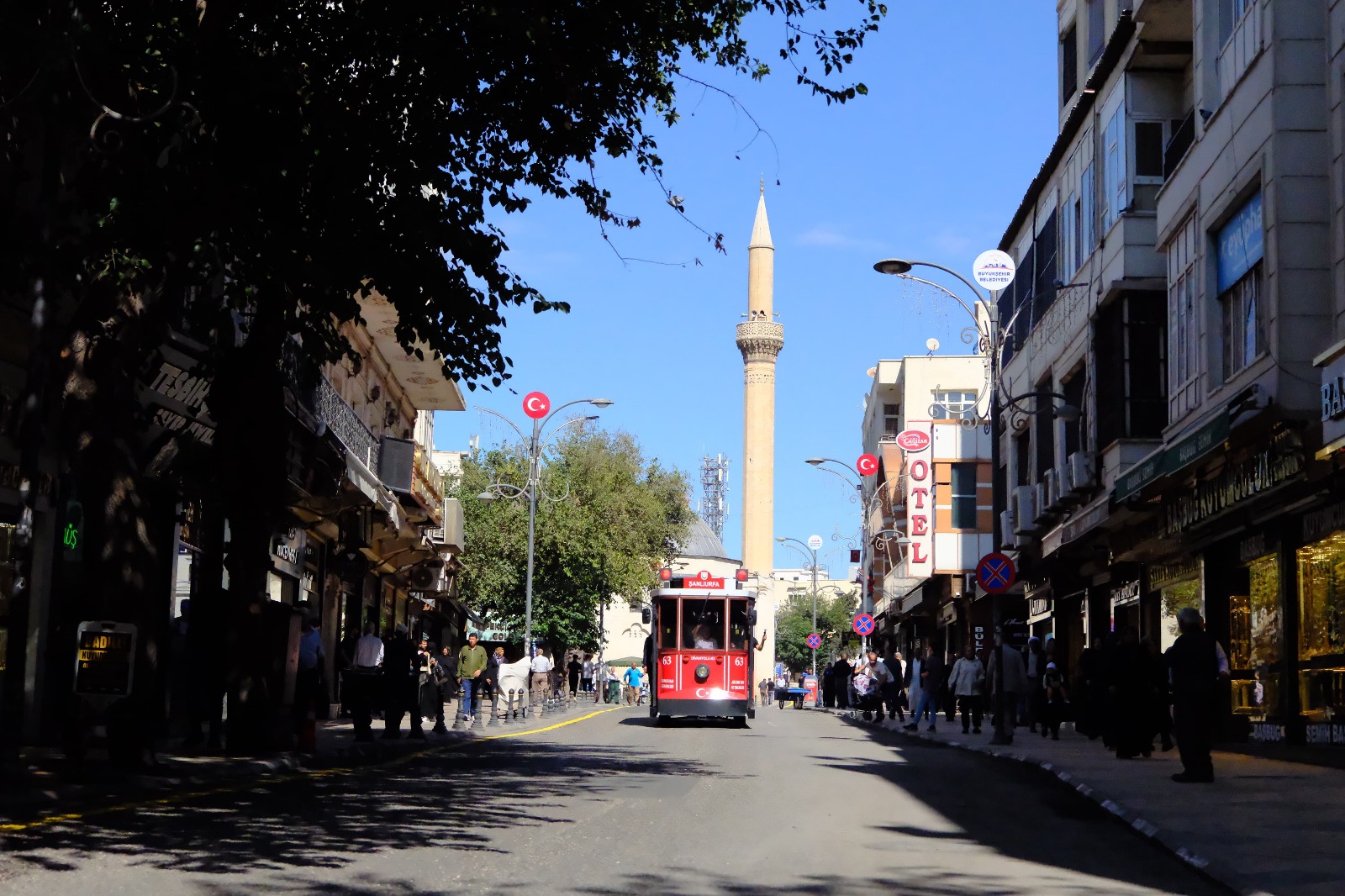 Şanlıurfa'da Divanyolu Yayalaştırma Projesi İle Tarihi Bölge Canlanıyor