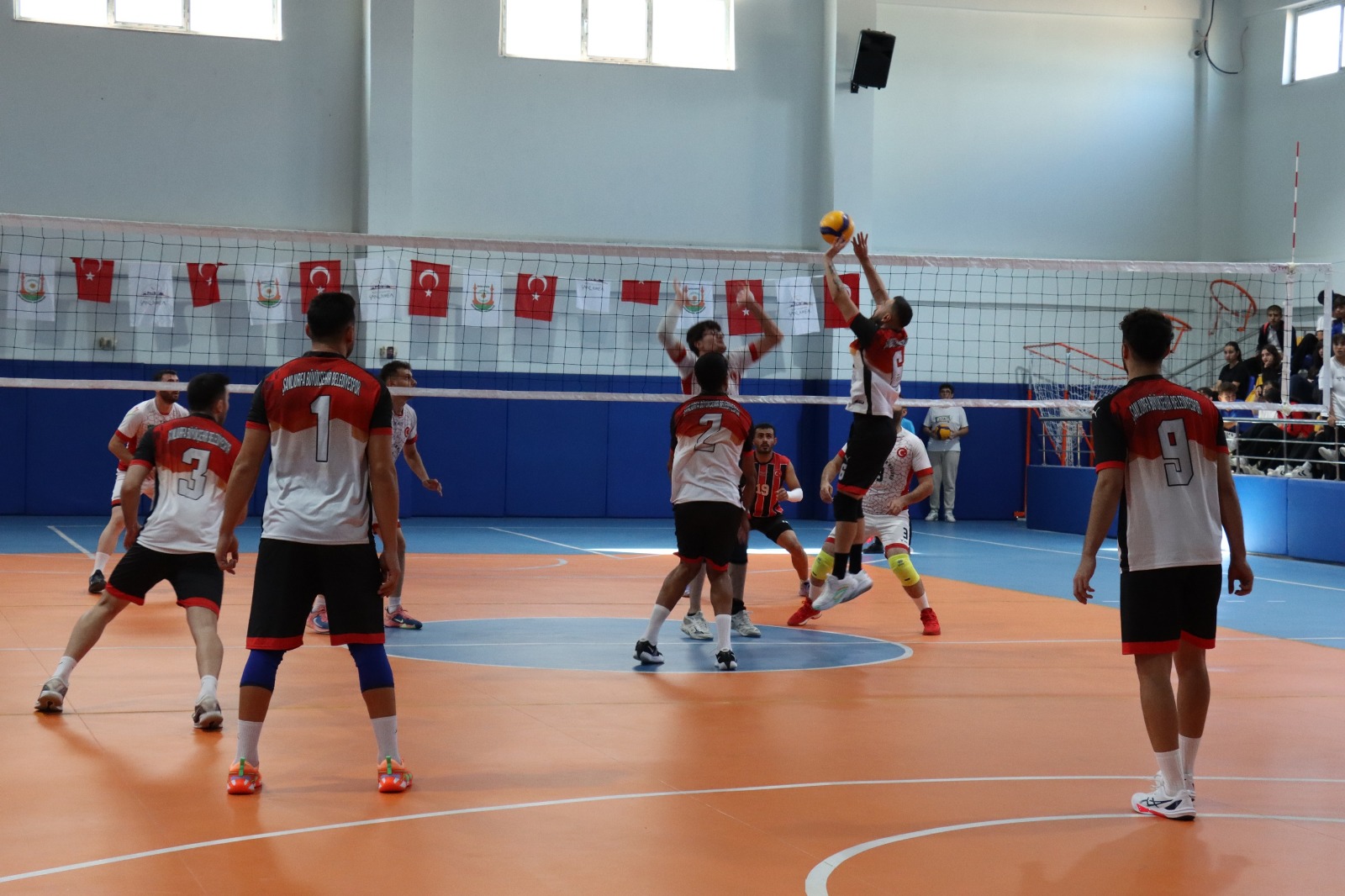 Büyükşehir Belediyespor, İki Galibiyetle Zirveye Yerleşti
