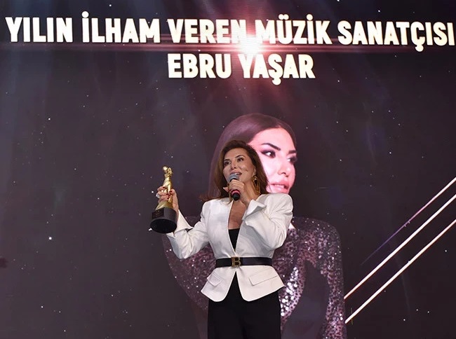 Ebru Yaşar’dan Ödül Töreninde Filistin Mesajı