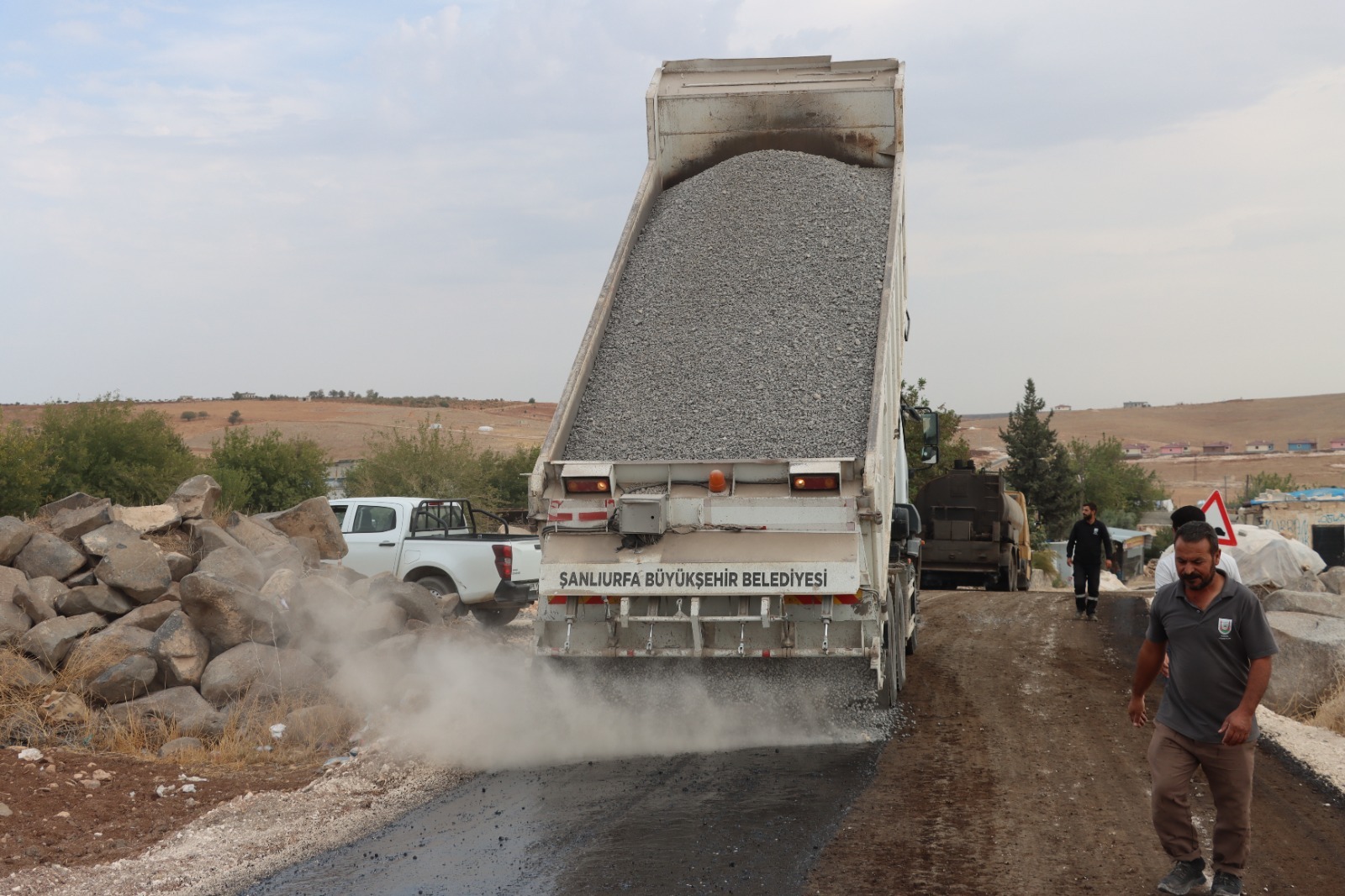 Büyükşehir, Karaköprü Kırsalında Yolları Yeniliyor