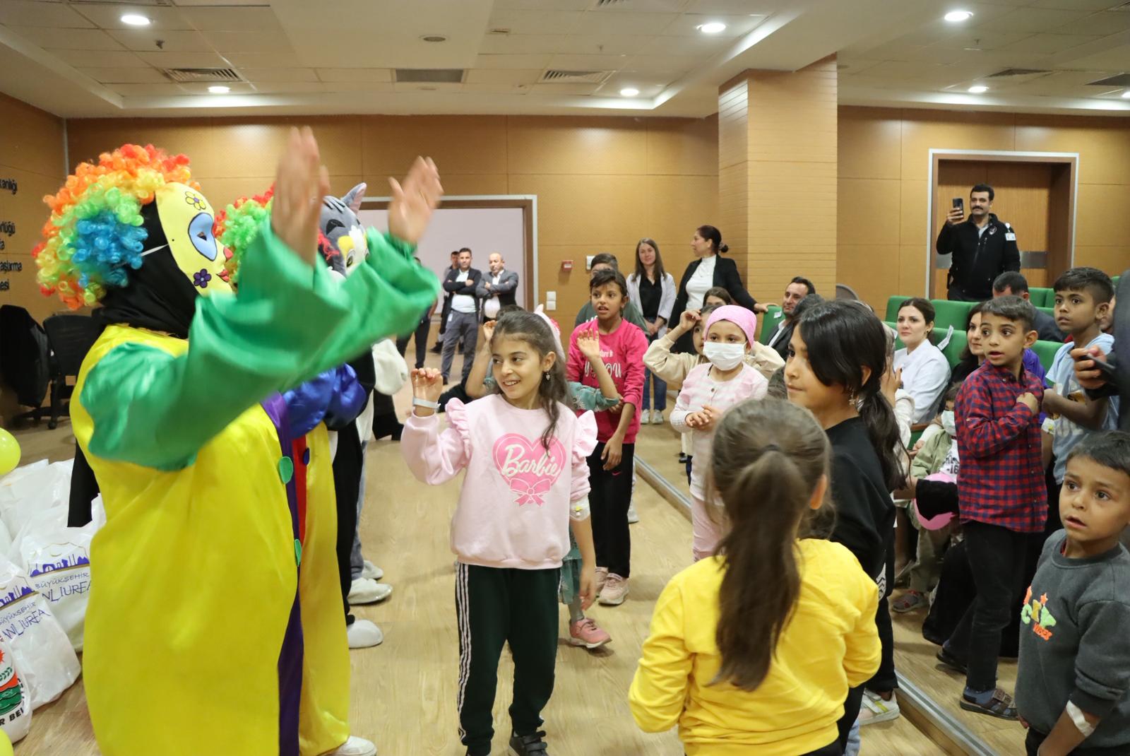 Büyükşehir Belediyesi, Lösemili Minik Hastaları Sevindirdi