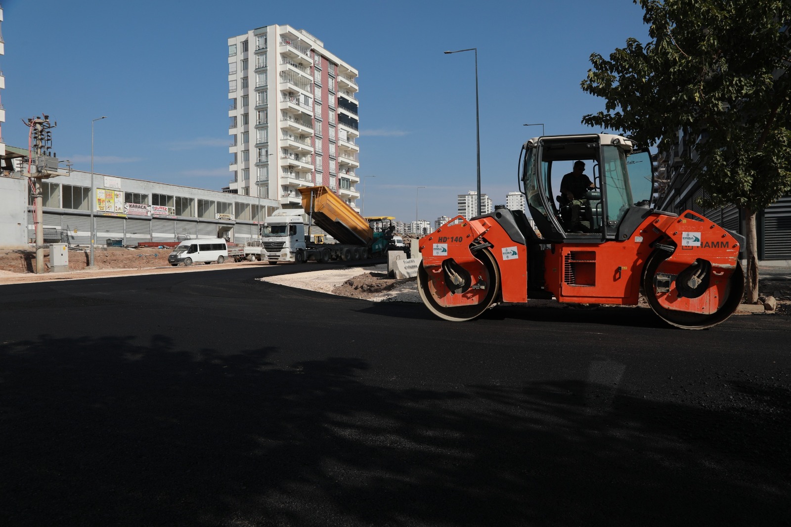 Siverek Çevre Yolu’nda Asfaltlama Çalışmaları Hızla Sürüyor