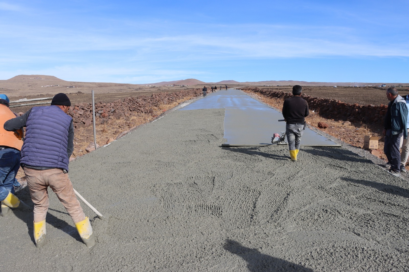Siverek Kırsalında 12 Kilometrelik Yol, Beton Kaplama İle Yenilendi