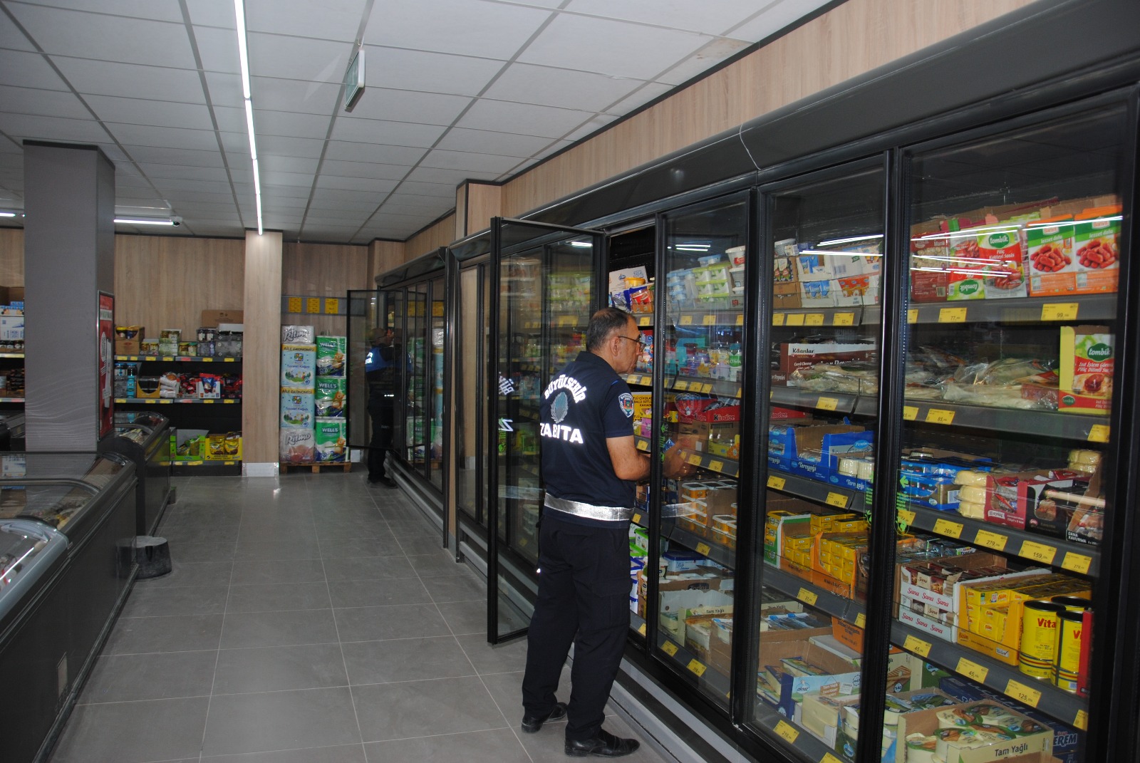 Şanlıurfa’da Zabıta Ekiplerinden Zincir Marketlere Sıkı Denetim