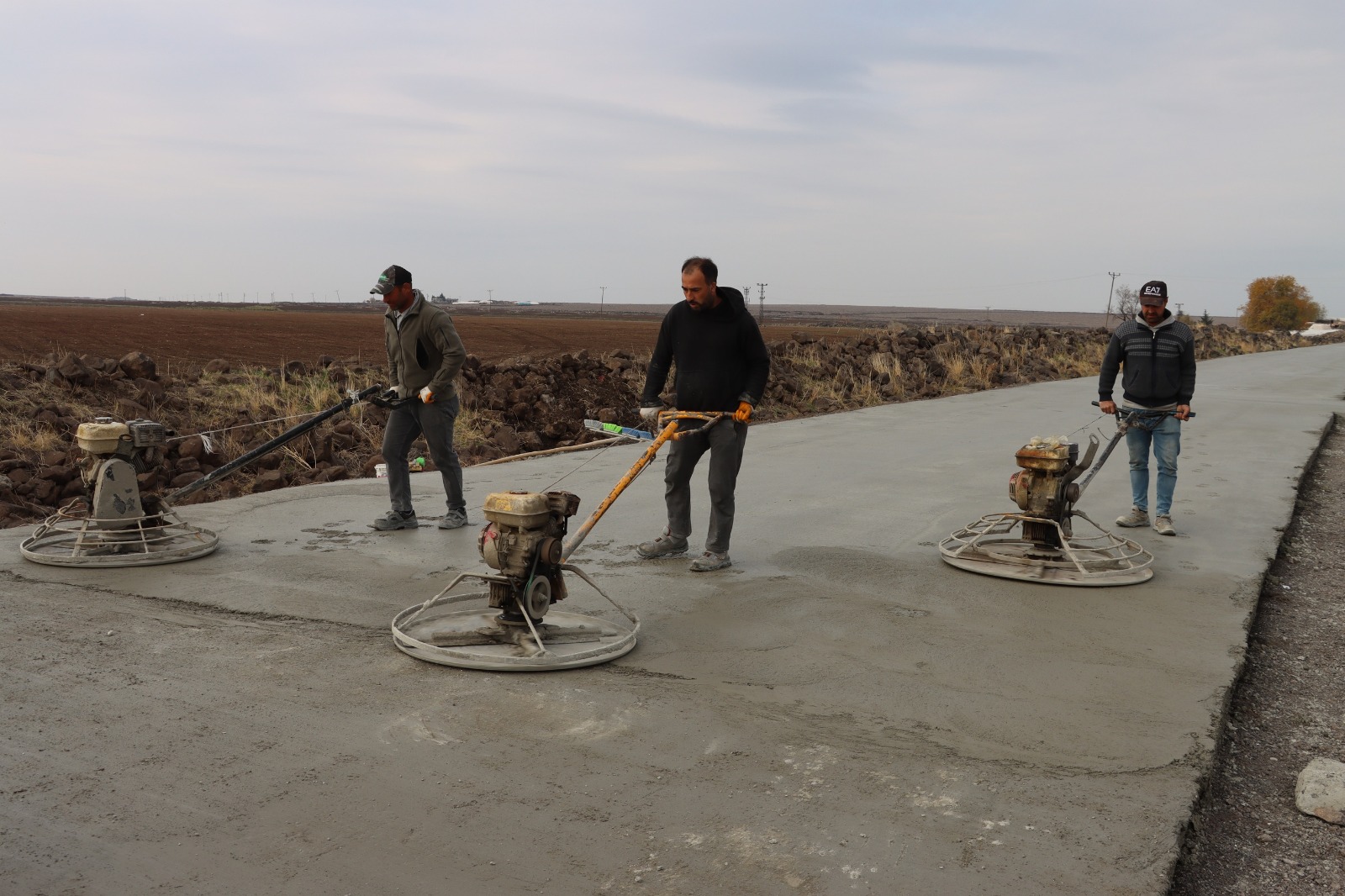 Büyükşehir, Siverek’te Beton Yol Atağını Sürdürüyor