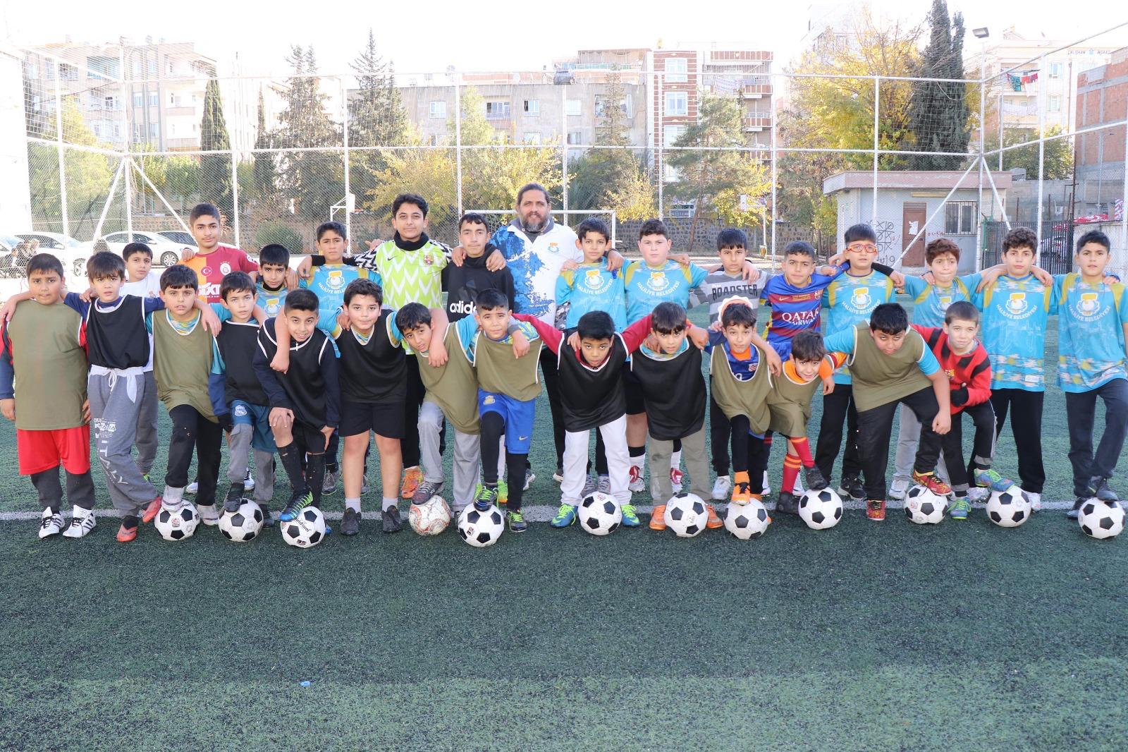 Haliliye’de Kış Spor Okullarında Futbol Coşkusu Sürüyor