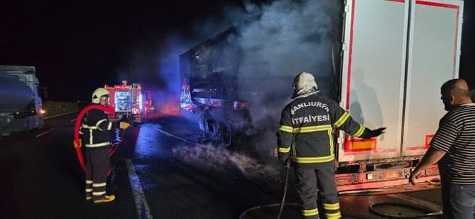 Haliliye’de tır yangını: İtfaiye ekipleri kısa sürede söndürdü