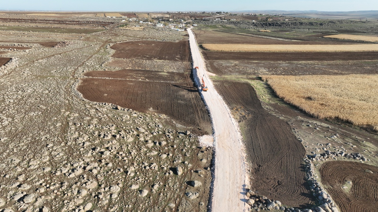 Şanlıurfa’da 3 İlçeyi Bağlayan Grup Yolu Beton Yol Oluyor