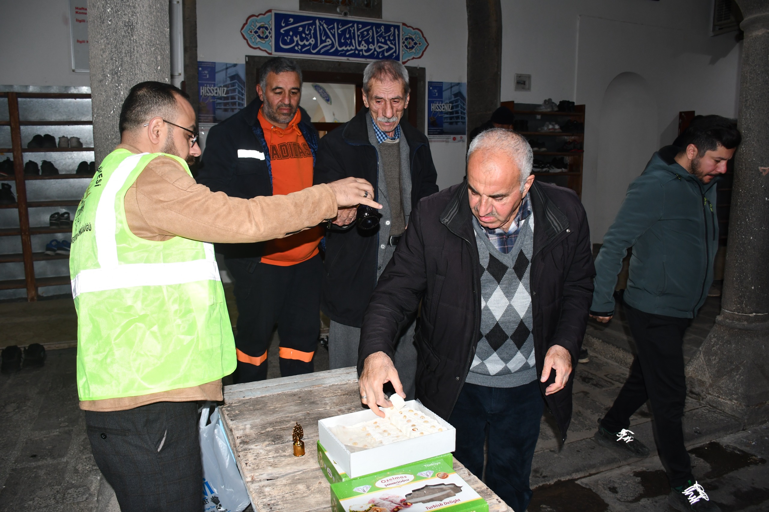 Siverek Belediyesi’nden Regaip Kandili ikramı