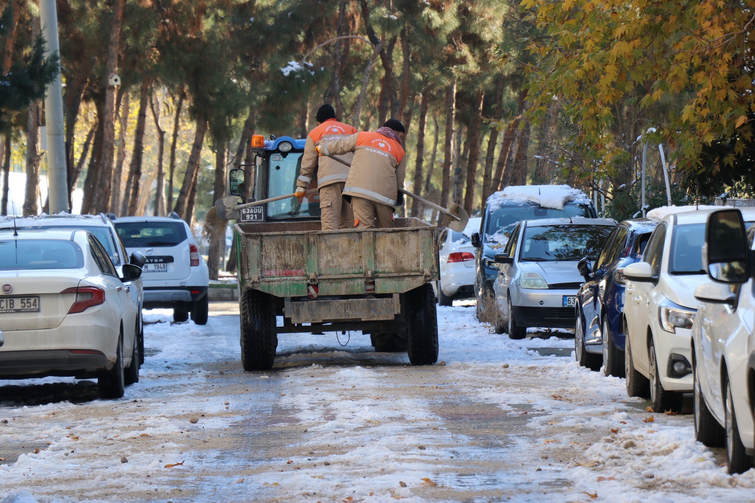 Haliliye’de Kar Mesaisi Kesintisiz Sürüyor