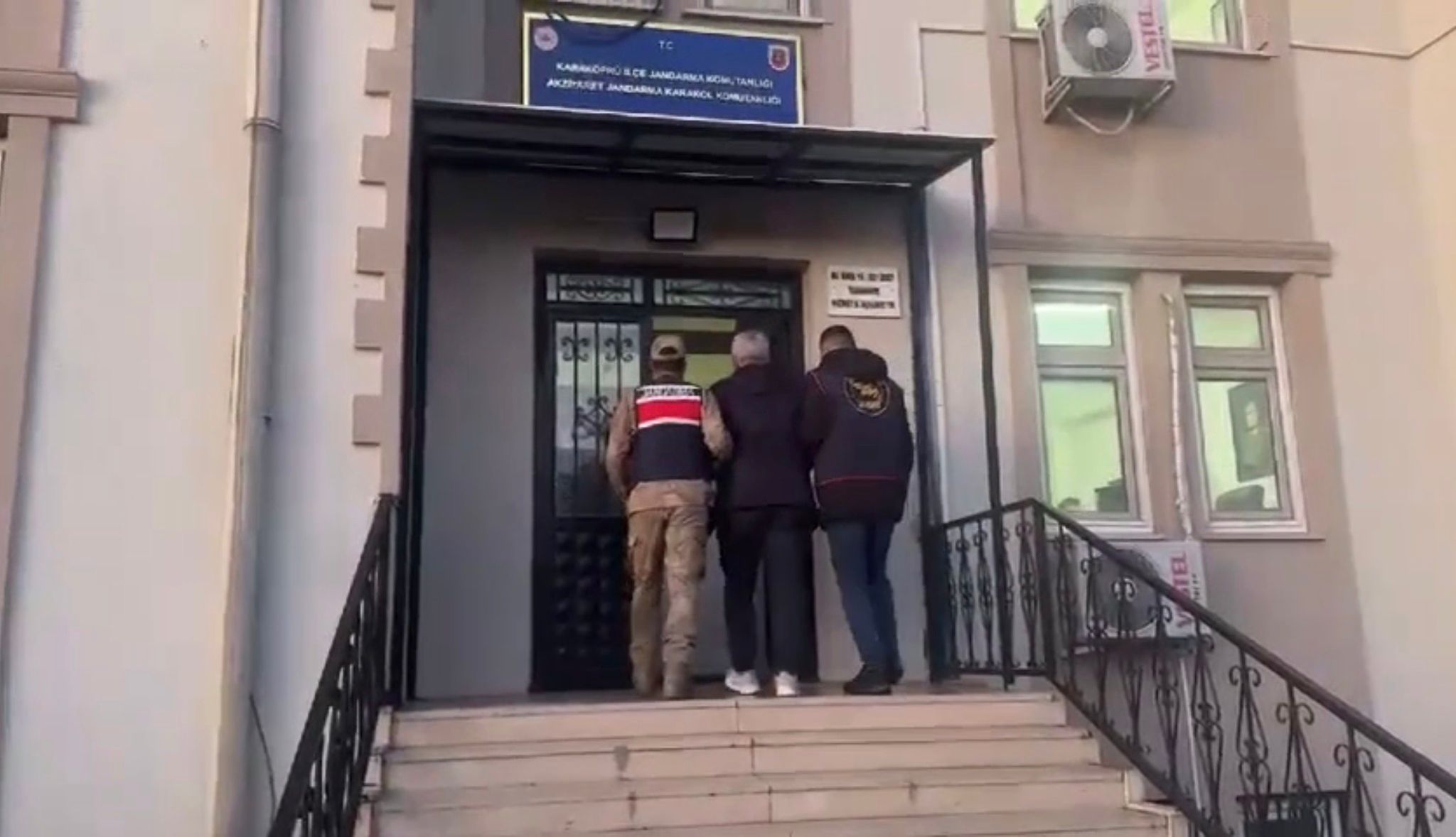 Karaköprü’de Hırsızlık Şüphelisi Jandarmadan Kaçamadı