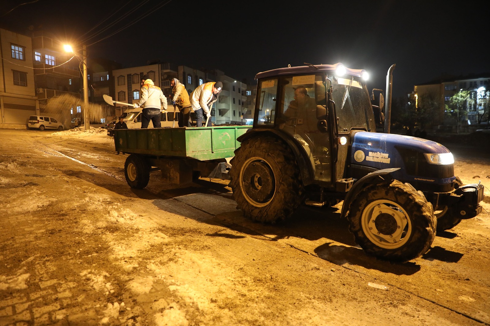 Haliliye’de Buzlanma Ve Kar Mesaisi Gece Boyunca Devam Ediyor