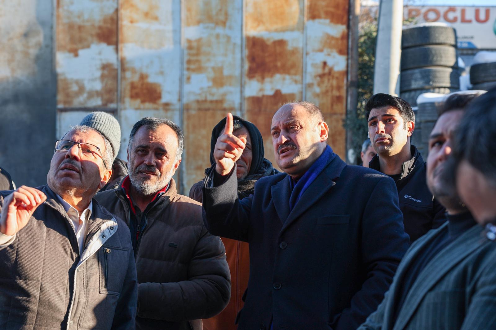 Başkan Gülpınar’dan Karda Zarar Gören Esnafa Geçmiş Olsun Ziyareti