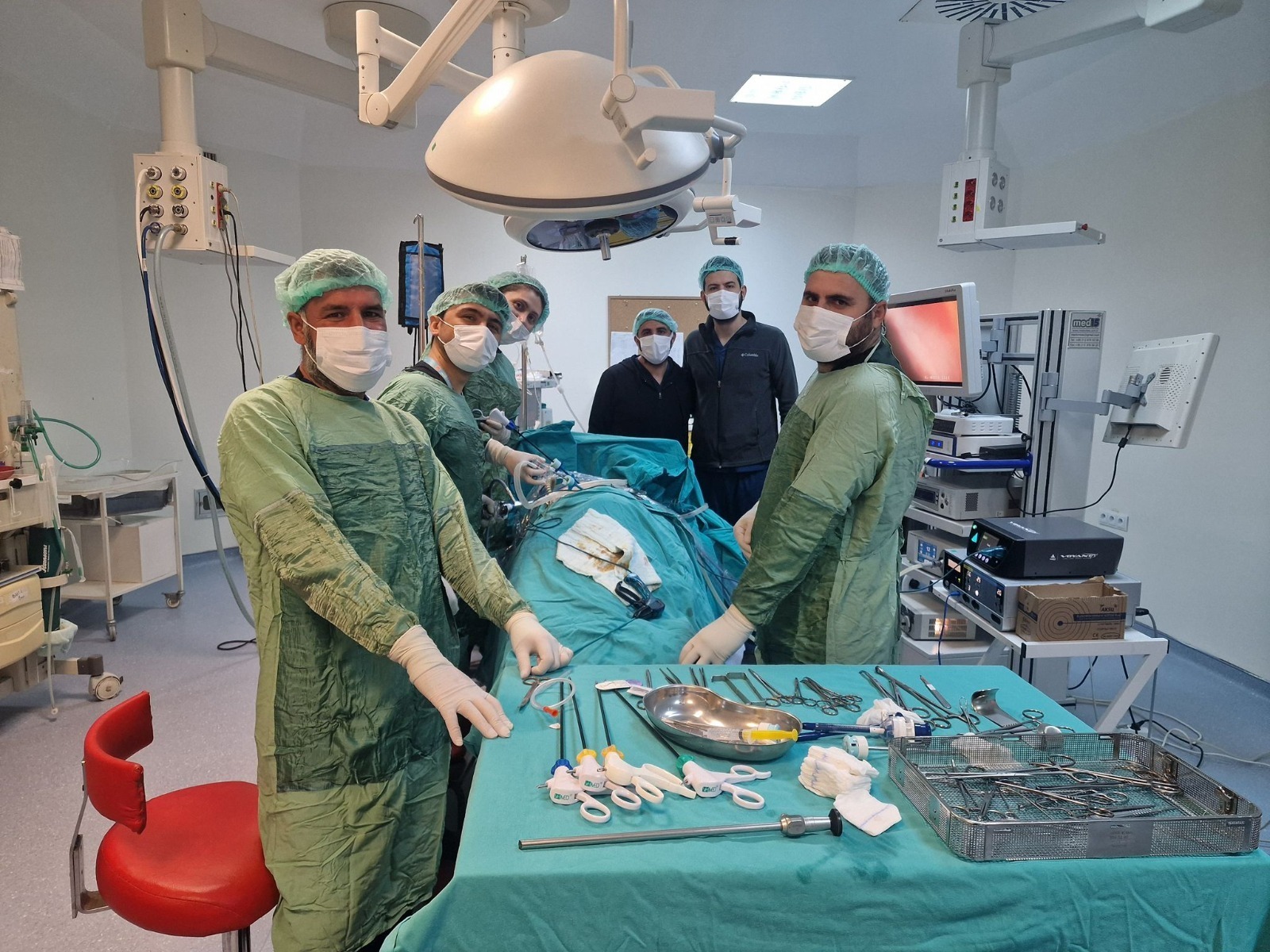 Viranşehir’de Kapalı Yöntemle Dev Böbrek Kisti Alındı