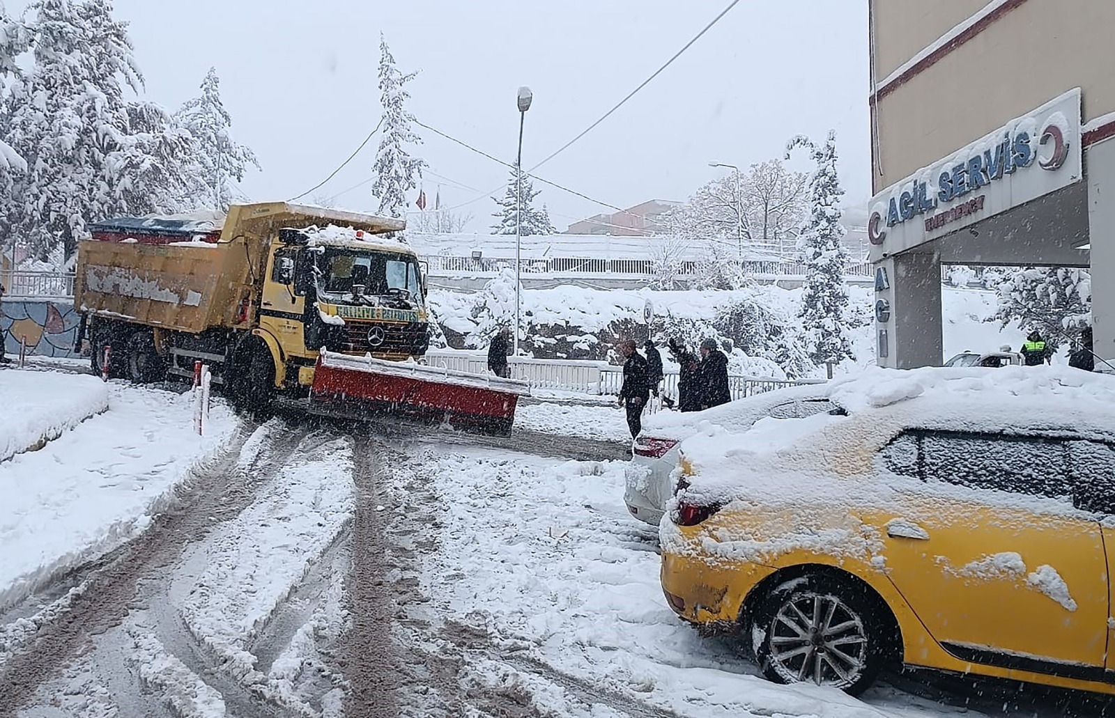 Haliliye’de Kar Nöbeti: Ekipler Sahadan Ayrılmıyor