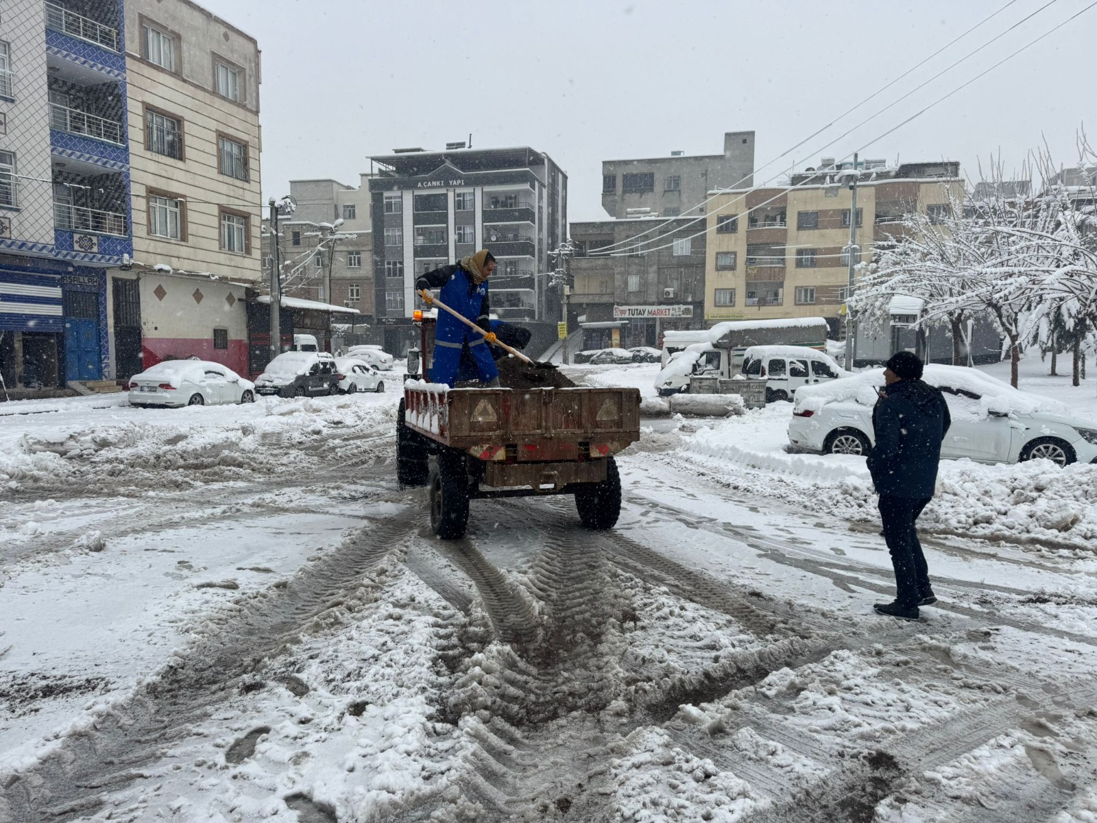 Eyyübiye’de Karla Mücadele Geceden Başladı