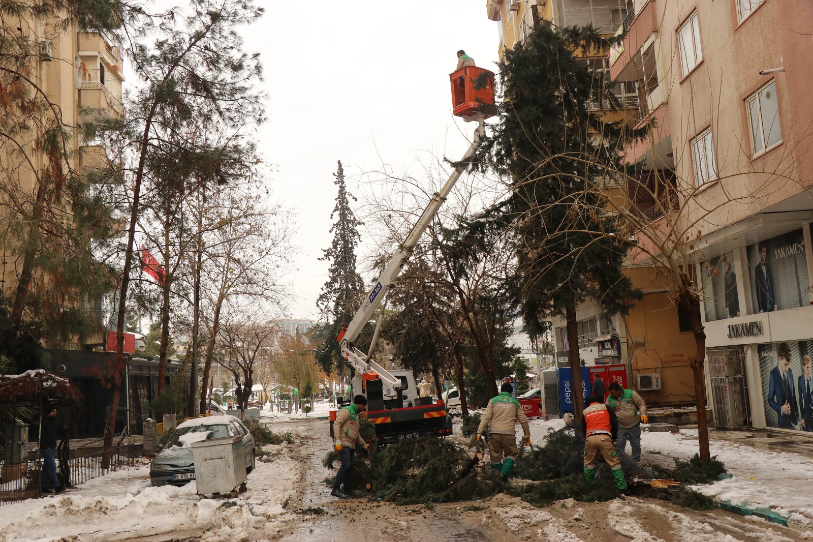 Haliliye Belediyesi Karla Mücadele Çalışmalarını Aksatmadan Sürdürüyor