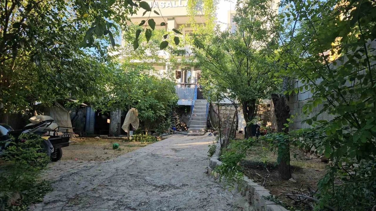Diyarbakır’da baba dehşeti! Kızlarını uykuda bıçakladı