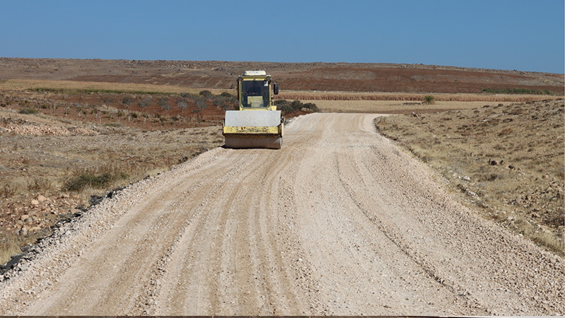 Büyükşehir, kırsalda bozuk yol bırakmıyor